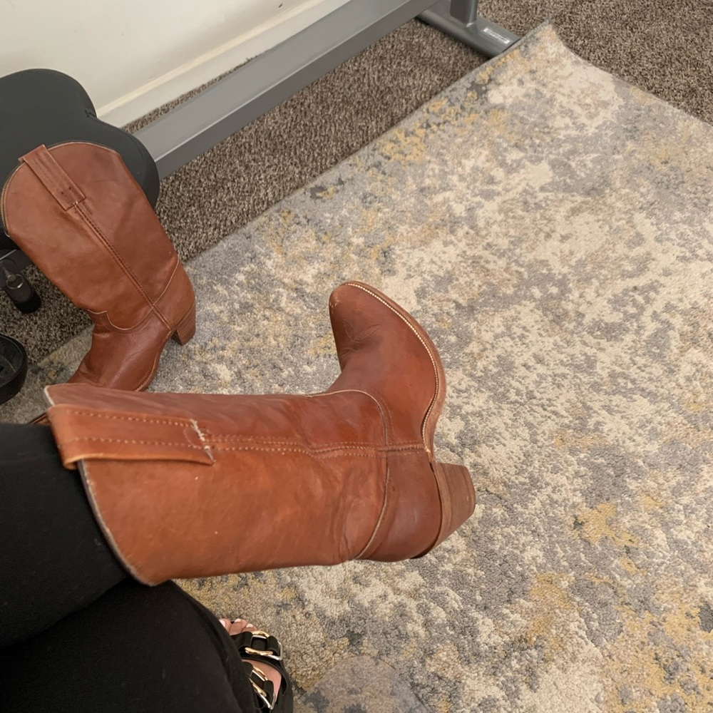 FRYE cowboy boots, in very good condition - size 7 - style 7985